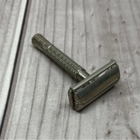 Vintage Gillette Adjustable Metal Safety Razor - Picture 2 of 8